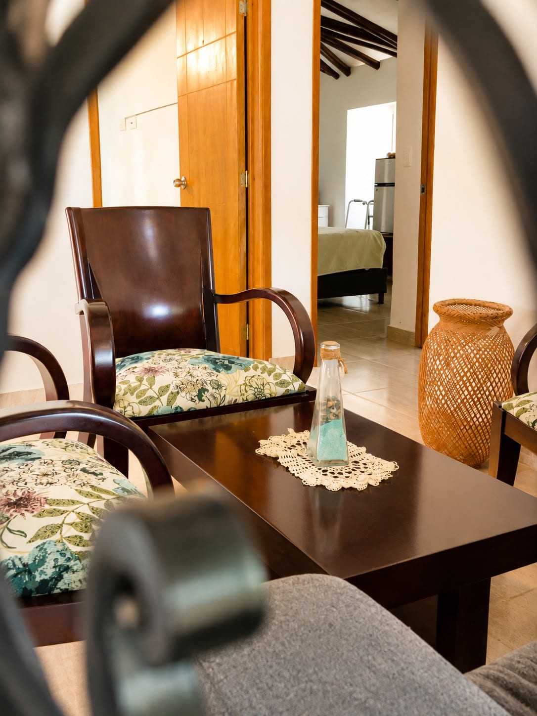Habitación y sala de estar disponible para hospedaje en Villavicencio